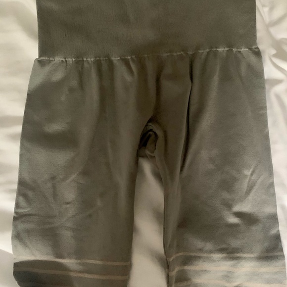 LIGHT GREY & LIGHT PINK LEGGINGS - Picture 4 of 4